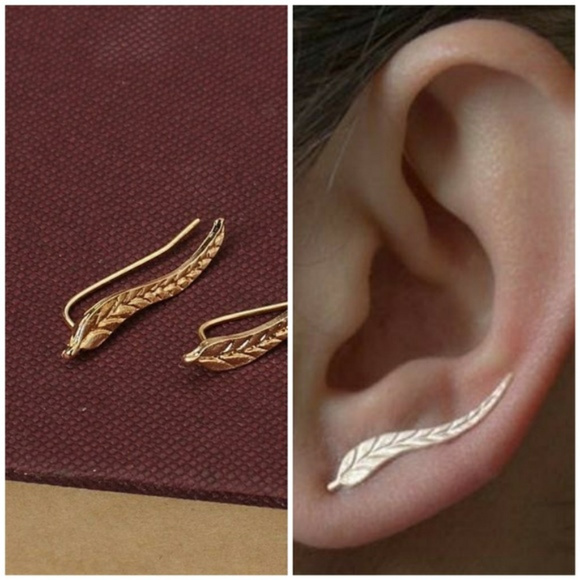 💖 Gold Leaf Blade Earrings - Picture 4 of 6